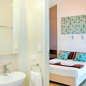 Deluxe One-Bedroom House Lake View